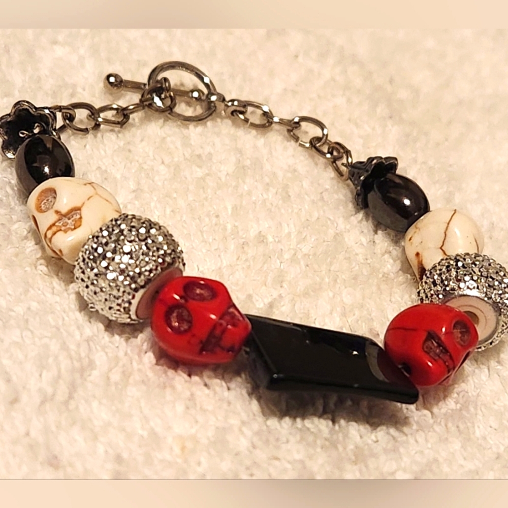 Womens Skull and Metal Beaded Bracelet